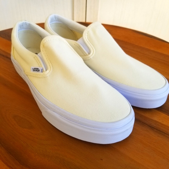 Vans Shoes - Vans Classic Slip On Shoes. NWT Size 7 1/2 W 6M
